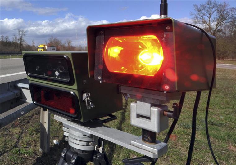 Achtung, Autofahrer: An zahlreichen Stellen im Landkreis Rotenburg wird in der kommenden Woche wieder geblitzt. Also: Fuß vom Gas! 