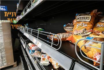 Das Regal eines Supermarktes.