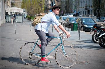 Fahrradfahrer in der Stadt unterwegs