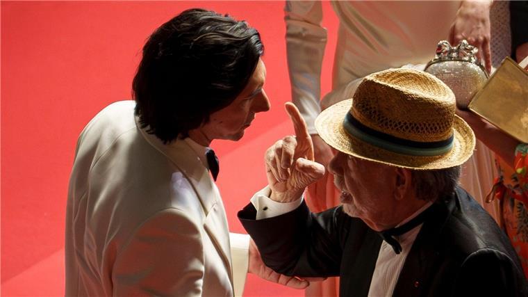 Francis Ford Coppola und sein wahnsinniges „Megalopolis“ Adam Driver (l) unterhält sich mit Regisseur Francis Ford Coppola auf dem roten Teppich.