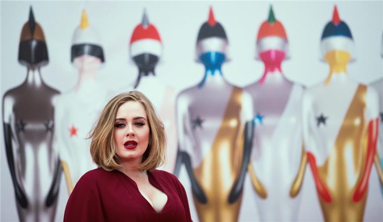 Adele räumt bei den Brit Awards ab Adele musste sich so viele Brit Awards auf der Bühne abholen, dass sie schon fürchte, das Publikum zu langweilen.