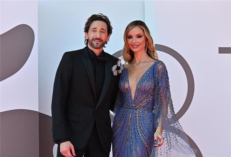 Schaulaufen der 90er-Jahre-Stars beim Filmfest Venedig Adrien Brody ist mit seiner Partnerin Georgina Chapman nach Venedig gekommen.