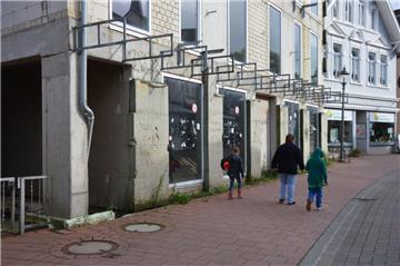 Ärgernis für Einheimische und Besucher: Das van-Zwoll-Gebäude im Ortskern trübt seit langem das Beerster Erscheinungsbild. Jetzt ist es verkauft.