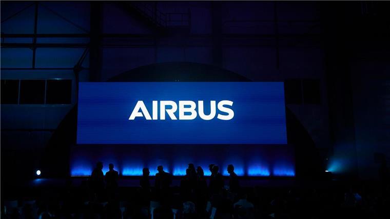 Airbus streicht knapp 700 Stellen in Deutschland Airbus baut Stellen ab.