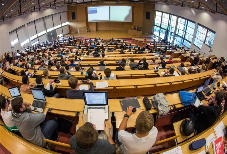Der Hörsaal einer Universität.