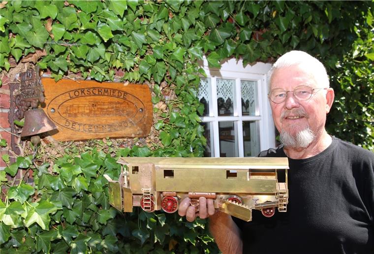 Aktuell baut Detlev Neuhof aus seinem Lieblingsmaterial Messing mehrere Schneepflüge der Österreichischen Baureihe 9760 im Maßstab 1:32. Sie erhalten später natürlich noch die Originalfarben der großen Vorbilder.