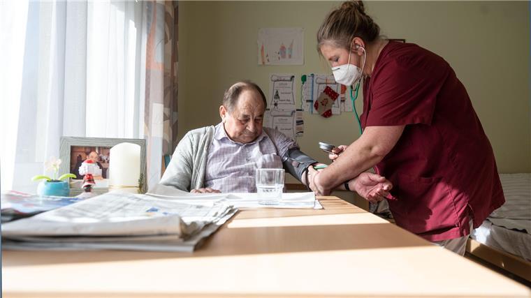 Wesermarsch: Zahl der Arbeitslosen leicht gestiegen Aktuell besteht vor allem in den Bereichen Gesundheitswesen, Pflege und öffentliche Verwaltung ein hoher Bedarf an Fachkräften.
