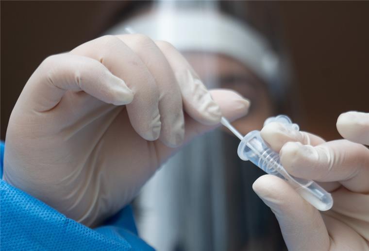 Aktuell gelten 570 Wesermärschlerinnen und Wesermärschler als infiziert.