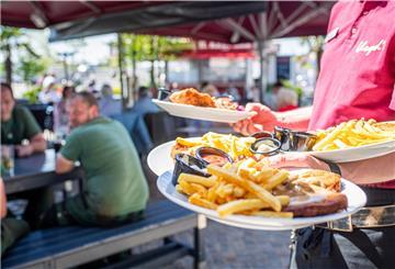 Aktuell müssen Bremerhavener Gastronomen um 23 Uhr schließen.