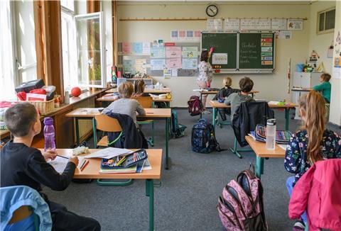Aktuell müssen die Schüler im Land Bremen noch Abstand halten. An zehn der 181 Schulen sind aktuell Corona-Fälle aufgetreten. Symbolbild