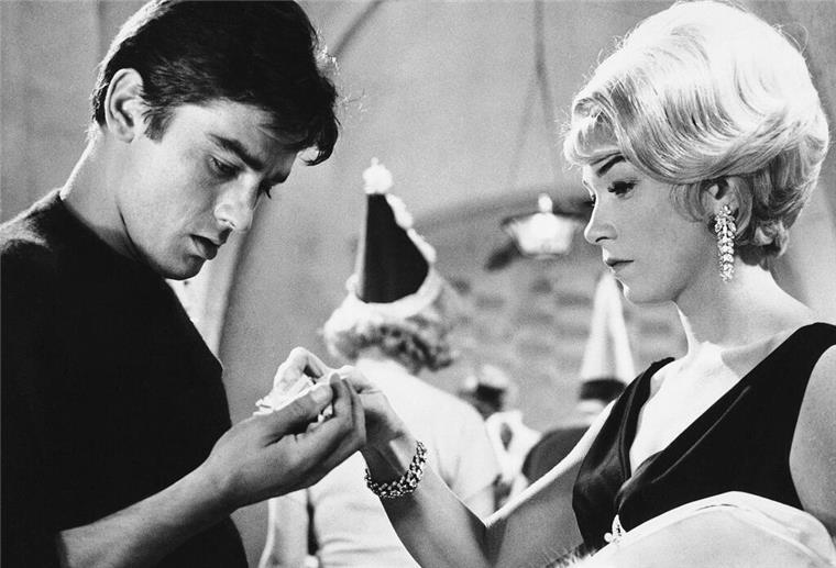 Alain Delon am Set des Films „Der gelbe Rolls-Royce“ mit Schauspielerin Shirley MacLaine (Foto - Archiv)