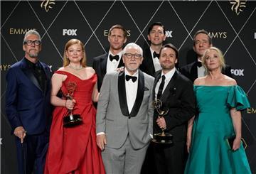 Alan Ruck (l-r), Sarah Snook, Alexander Skarsgard, Brian Cox, Nicholas Braun, Kieran Culkin, Matthew Macfayden und J. Smith-Cameron wurden für „Succession“ ausgezeichnet.