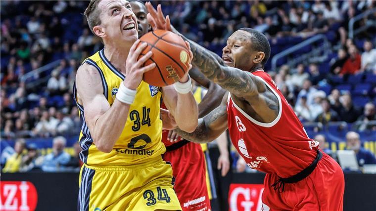 Alba schlägt MBC und steht in den Playoffs Albas Justin Bean hat den Korb des MBC im Visier.