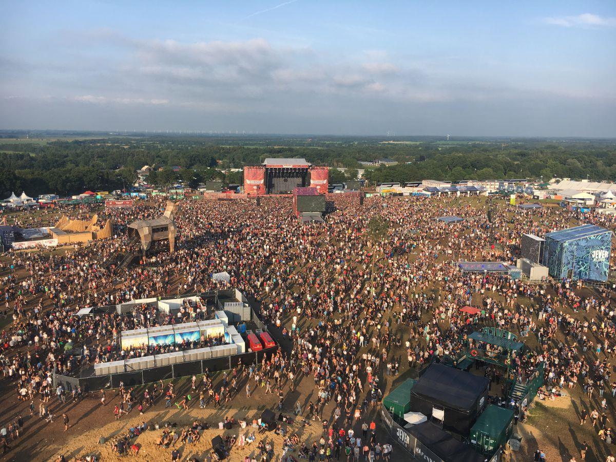Deichbrand 2018: Größte Aldi-Filiale aller Zeiten für die Festivalbesucher Aldi will mit einer riesigen Filiale die Menschenmassen auf dem Deichbrand 2018 versorgen.