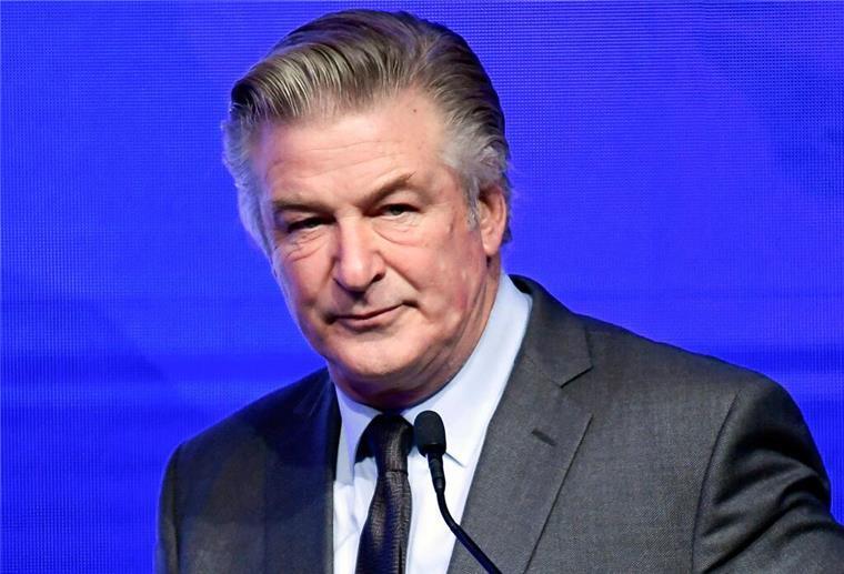 Alec Baldwin vor Gericht - Prozess um fahrlässige Tötung Alec Baldwin wehrt den Vorwurf von fahrlässiger Tötung ab