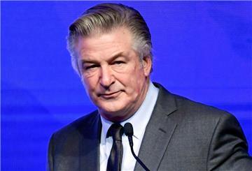 Alec Baldwin wehrt den Vorwurf von fahrlässiger Tötung ab