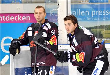 Alex Friesen (links) und Justin Feser von den Fischtown Pinguins aus Bremerhaven müssen beim Turnier in Heerenveen gegen Düsseldorf ran. 