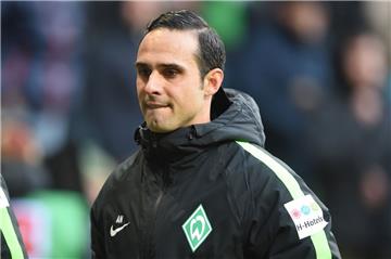 Alexander Nouri wartet seit 13 Spielen auf einen Sieg in der Bundesliga. Auch gegen Augsburg klappte es nicht. Die Grün-Weißen gingen 0:3 unter. Foto Jaspersen/dpa