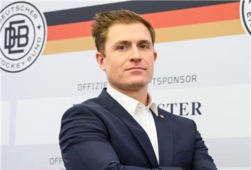 Alexander Sulzer wird vom Co-Trainer zum Cheftrainer der Fischtown Pinguins befördert.