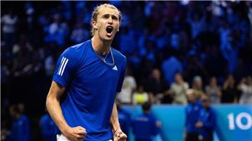 Alexander Zverev bejubelt den Sieg mit Team Europa. 