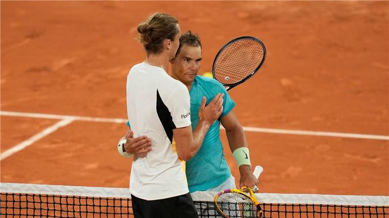 Zverev zu Nadal-Abschied: „Schmerz ist das falsche Wort“ Alexander Zverev (l) besiegte Sandplatzkönig Rafael Nadal im Mai bei dessen letztem Auftritt bei den French Open.