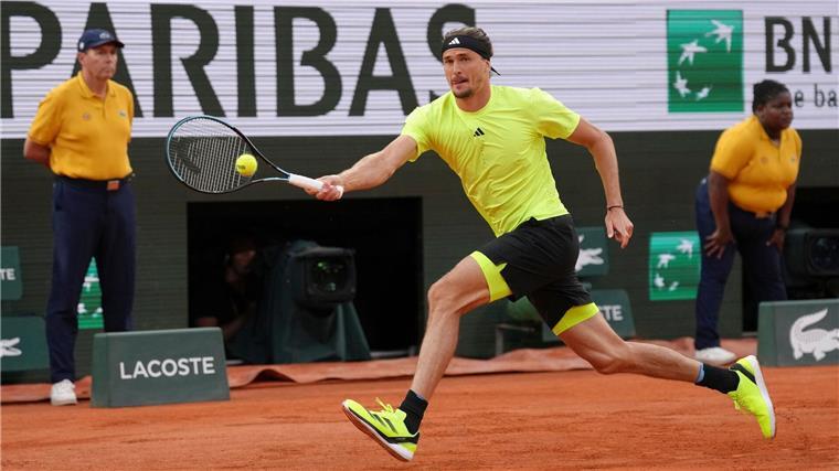 Grand-Slam-Titel in weiter Ferne: Zverev läuft Zeit davon Alexander Zverev läuft Bällen und Zielen weiter hinterher.