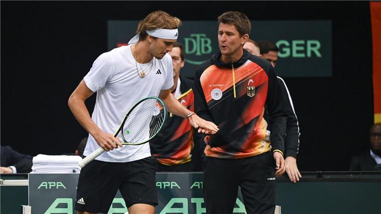 Davis-Cup-Team aller Voraussicht nach ohne Zverev nach China Alexander Zverev (links) steht Davis-Cup-Kapitän Michael Kohlmann in der Gruppenphase nicht zur Verfügung. (Archivbild)
