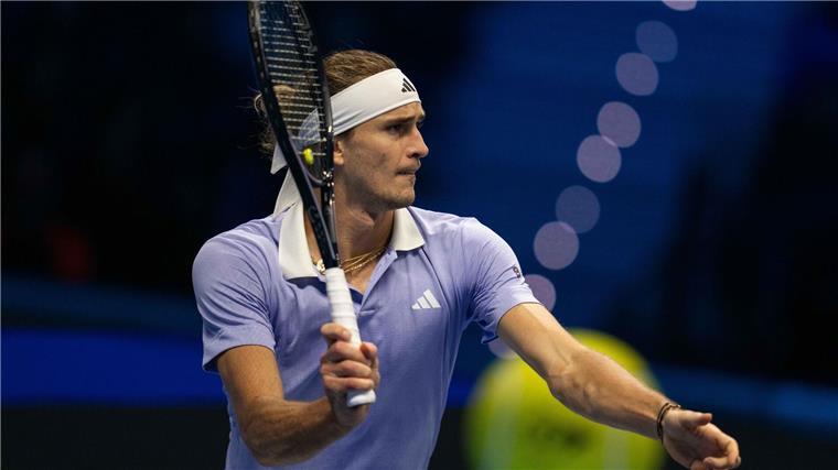 Zverev nach zweitem Sieg vor Gruppen-Showdown gegen Alcaraz Alexander Zverev präsentierte sich gegen Casper Ruud stark am Netz.