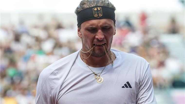Nächstes Zverev-Drama: Gold-Traum endet angeschlagen Alexander Zverev schien die Hitze von Paris zu schaffen zu machen.