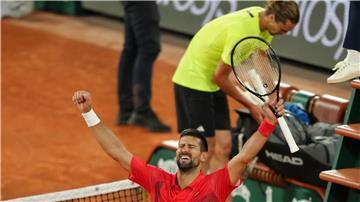 Alexander Zverev sieht für Novak Djokovic auch gegen Jannik Sinner Chancen.