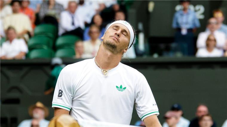 Bruder: Zverev kommende Woche zurück im Training Alexander Zverev verlässt Wimbledon nach einer großen Enttäuschung.