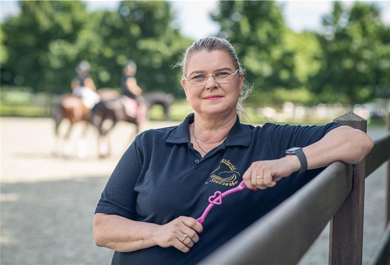Alexandra Knabbe aus Maihausen (Gemeinde Loxstedt) ist Erfinderin des "Zauberstabes für Reiter".