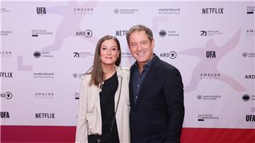Alexandra Maria Lara und Florian Gallenberger kommen zu der Verleihung des Nachwuchspreises „First steps“ für Filmschaffende.
