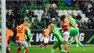 Alexandra Popp (r) bringt den VfL gegen Galatasaray auf die Siegstraße.