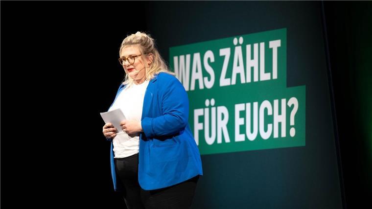 Alexandra Werwath, Spitzenkandidatin der Bremer Grünen zur Europawahl, spricht bei einem Wahlkampftermin vor der Europawahl vom Grünen-Landesverband Bremen.