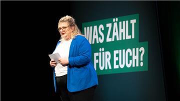 Alexandra Werwath, Spitzenkandidatin der Bremer Grünen zur Europawahl, spricht bei einem Wahlkampftermin vor der Europawahl vom Grünen-Landesverband Bremen.