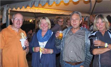Alfred Stehn, Helga Dröge, Joachim Rohde und Inge Brockmann. Essen und Trinken h...