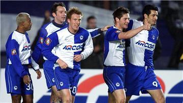 Ali Daei (r) spielte auch Hertha BSC in der Bundesliga.