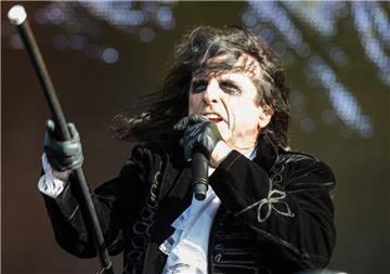 Alice Cooper singt auf der Harder Stage des Wacken Open Air Festivals.