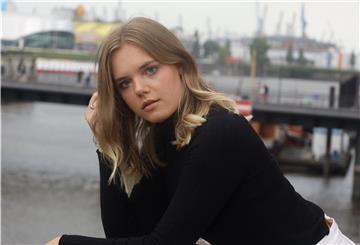 Alina Peters wuchs in Langen auf. Sie wollte schon immer Schauspielerin werden.