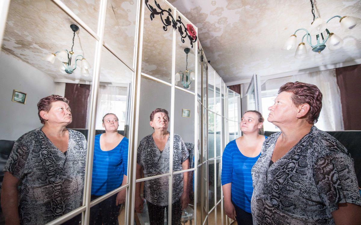 Alissa Knoll und ihre Mutter Natalia sind verzweifelt: Löschwasser vom Brandbekämpfungseinsatz eine Etage über ihrer Wohnung machte ihre vier Wände quasi unbewohnbar.