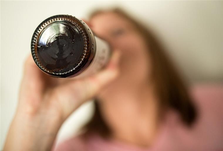 Alkohol-Mythen im Faktencheck: Studien enthüllen die Wahrheit über bekannte Irrtümer rund um Gesundheit, Schlaf und Konsumgewohnheiten. (Symbolbild)