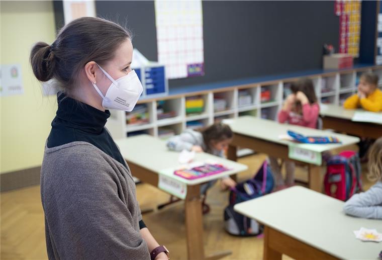 Alle Grundschüler in Bremerhaven müssen seit Montag wieder regelmäßig in die Schule. Die Rückkehr zur Präsenzpflicht stößt auf geteiltes Echo.