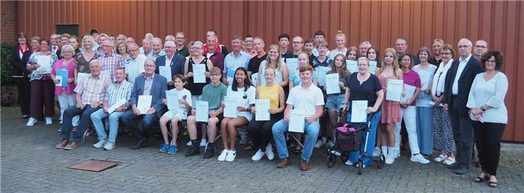 Alle in Elmlohe geehrten Sportler und Ehrenamtliche.