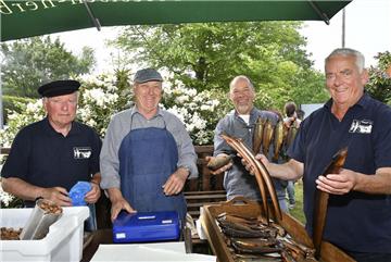 Alle Jahre wieder stehen (von links): Rolf Jürgens, Gerd Holst, Peter Klatt und ...