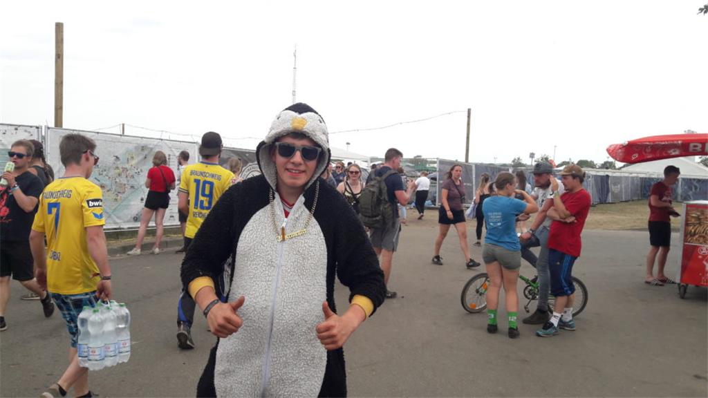 Alle lieben Pinguine. Ein Grund mehr für Jane aus Bremerhaven, sich beim Deichbr...