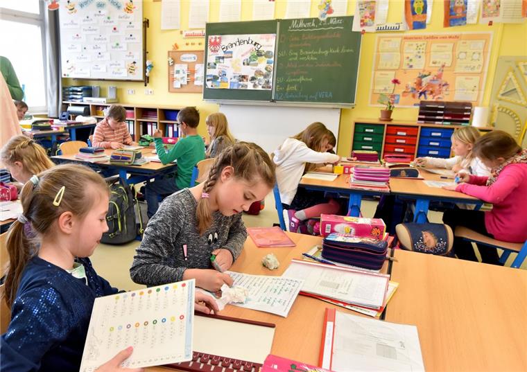 Panne bei Lehrerausbildung: Hoffen auf schnelle Lösung Allein an den Bremerhavener Grundschulen fehlen derzeit zehn Sonderpädagogen. Der Lehrermarkt ist leer gefegt.