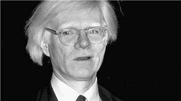 Allein der Siebdruck des Pop-Art-Künstlers Warhol aus seiner berühmten Königinnen-Serie von 1985 war etwa 15 000 Euro wert. (Archivbild)