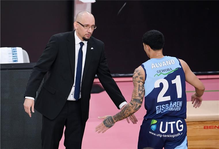 Allen Ray Smith ist auch gegen Paderborn der Eisbären-Trainer Allen Ray Smith wird auch am Sonntag als Interimstrainer auf der Eisbären-Bank Platz nehmen.
