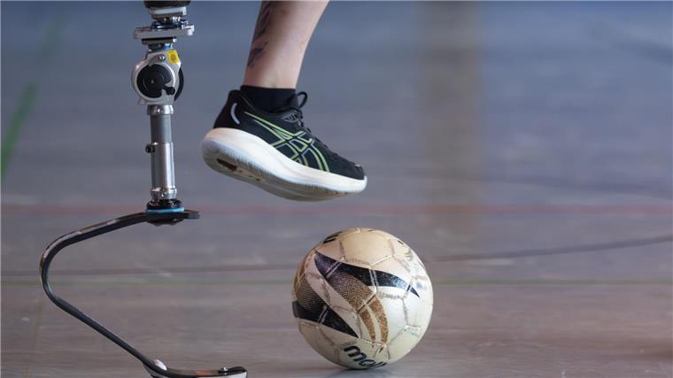 Teilhabe auf Leih-Basis Alltagsprothesen sind für den Einsatz beim Sport nicht ausgelegt.